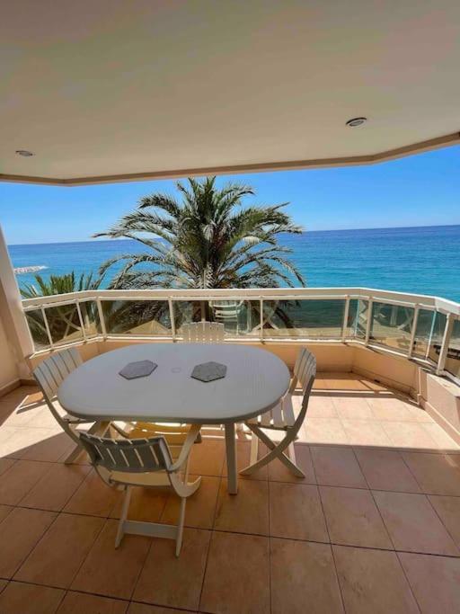 Appartement Bord De Mer Avec Garage Menton Dış mekan fotoğraf